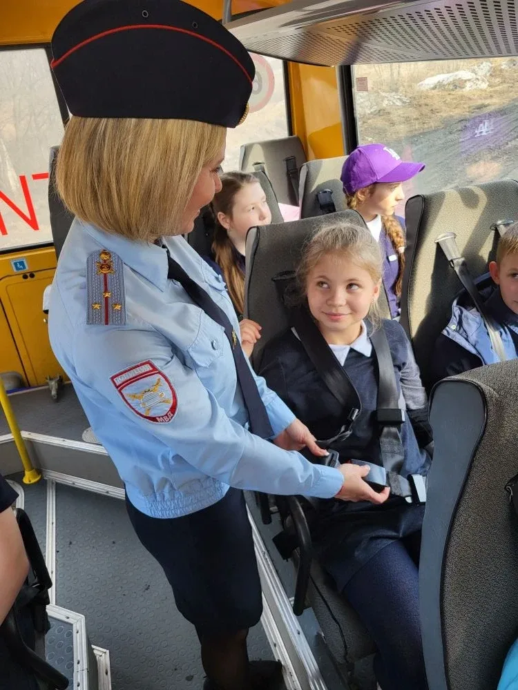🚌 В школьном автобусе — урок дорожной безопасности! В МАОУ «СОШ № 4 им. Е.А. Жданова» г. Колпашево п