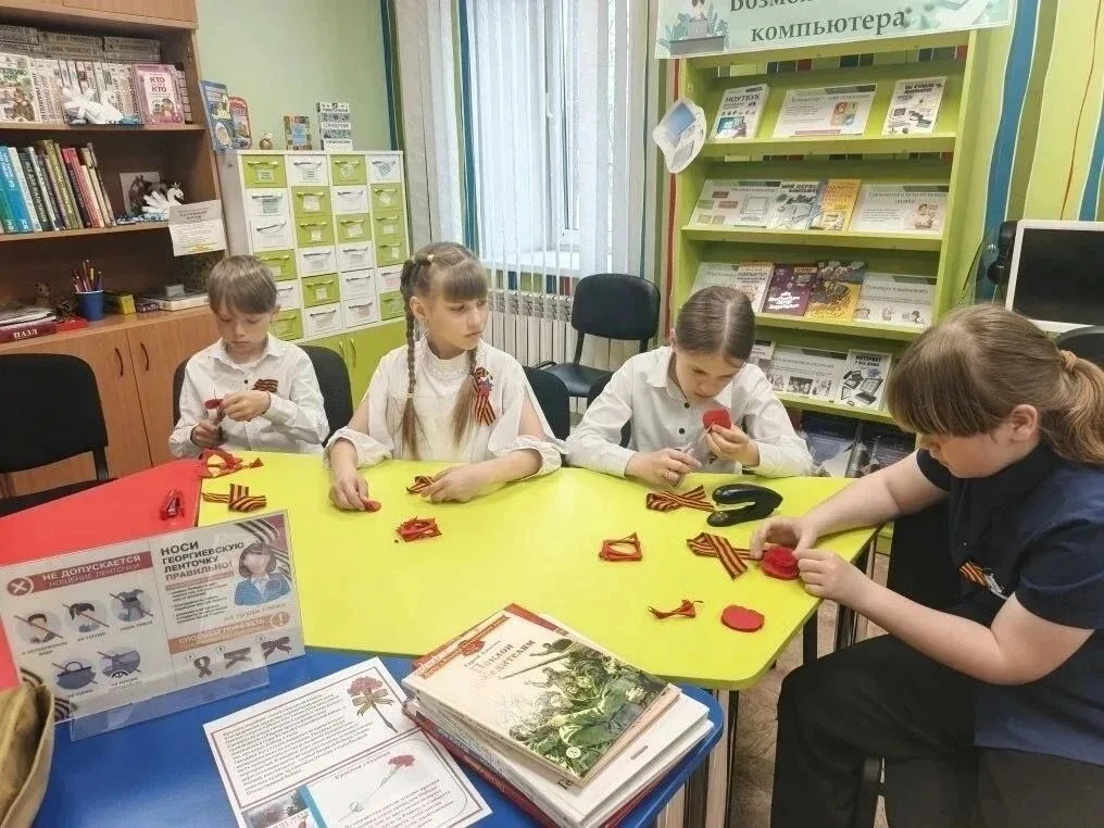 Победный цветок!  🙌 🌺  4 мая, в преддверии Дня Победы  классный руководитель  Бобровицкая С.В. совме