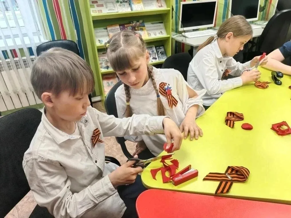 Победный цветок!  🙌 🌺  4 мая, в преддверии Дня Победы  классный руководитель  Бобровицкая С.В. совме