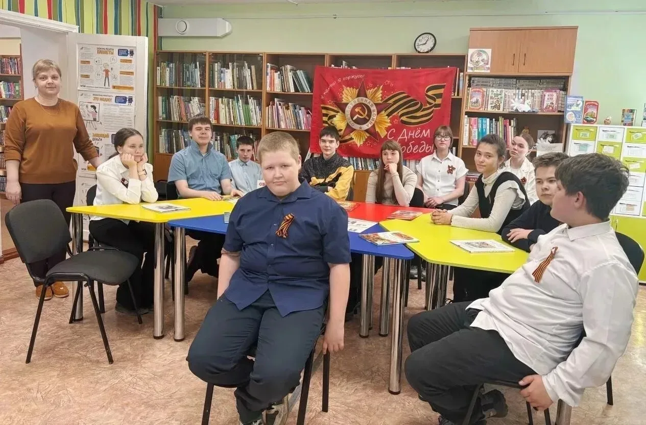 Победный цветок!  🙌 🌺  4 мая, в преддверии Дня Победы  классный руководитель  Бобровицкая С.В. совме