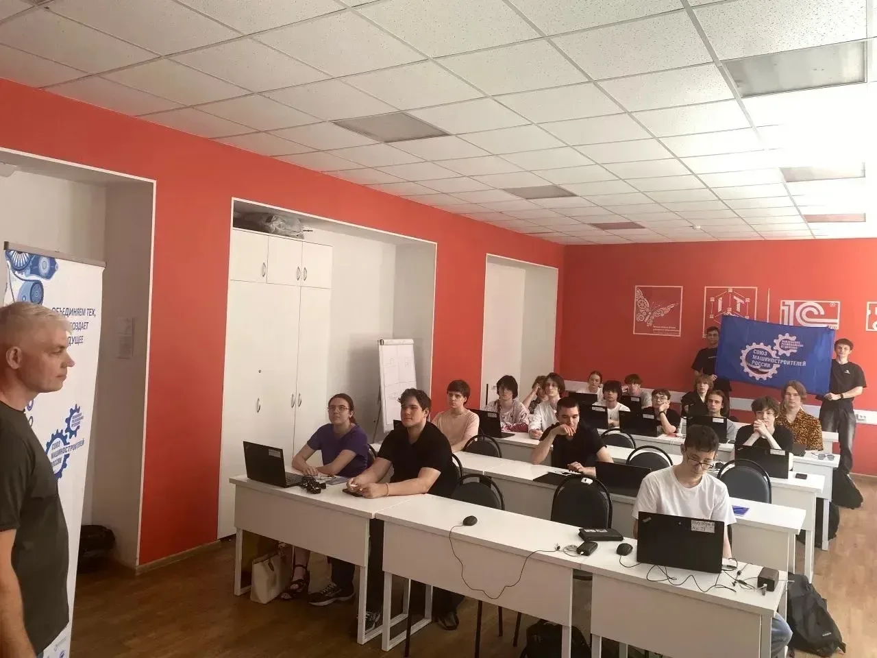 Новые форматы: профориентация 📈  В учебном комплексе информационных технологий ИТ-колледжа проходят 