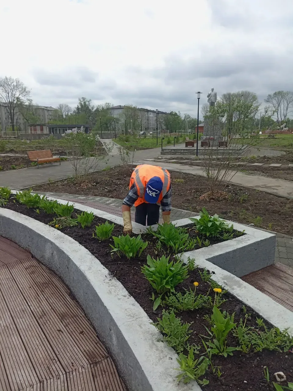 Работы в городе   С начала недели работники МБУ «ЖКХ и благоустройство»:  🔹убрали мусор на кладбище 