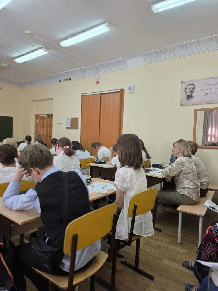 В рамках Фестиваля открытых уроков в 5В классе прошел  урок внеклассного чтения под названием «Тема 