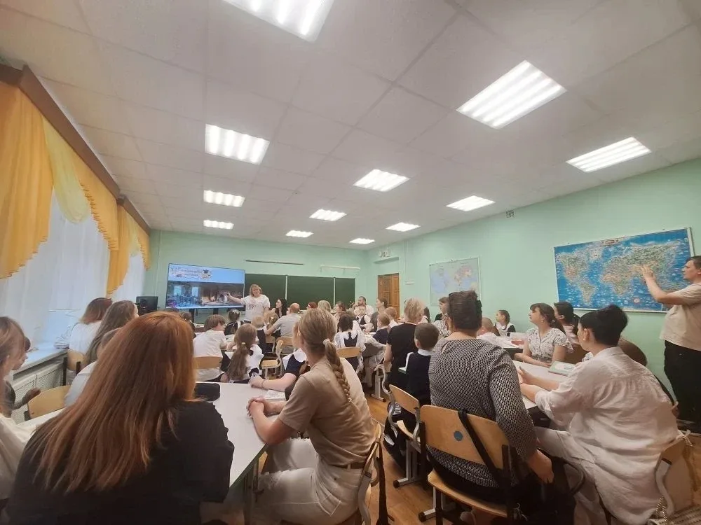 Какое счастье, что у взрослых людей есть возможность очутиться в детстве, и не просто посмотреть на 