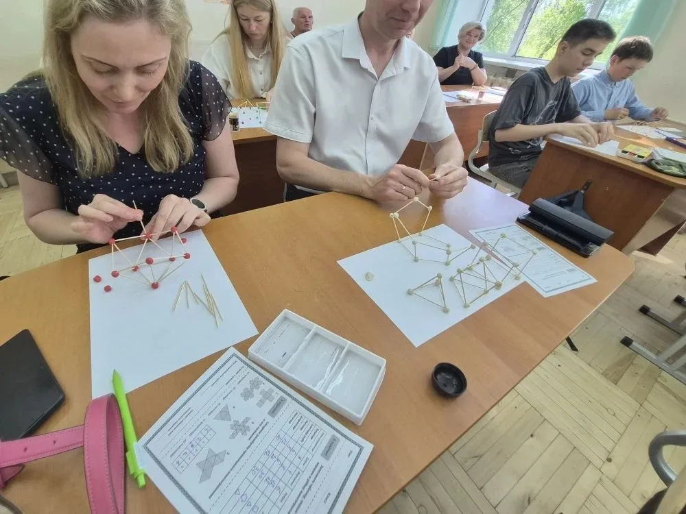 🧩 Математика — это не скучно. Это объёмно!  Сегодня на уроке Дарья Александровна Лесихина доказывала