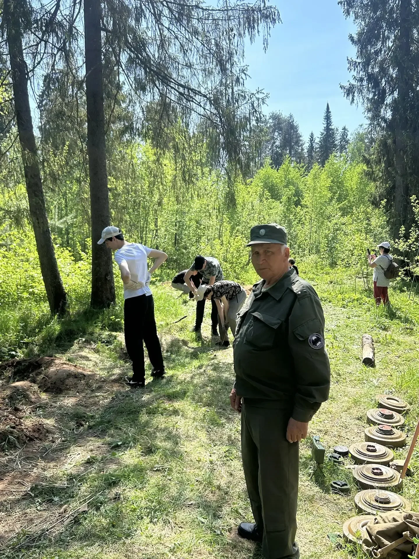 В конце учебного года, для учащихся 10 классов проходят учебно-тренировочные сборы по основам военно