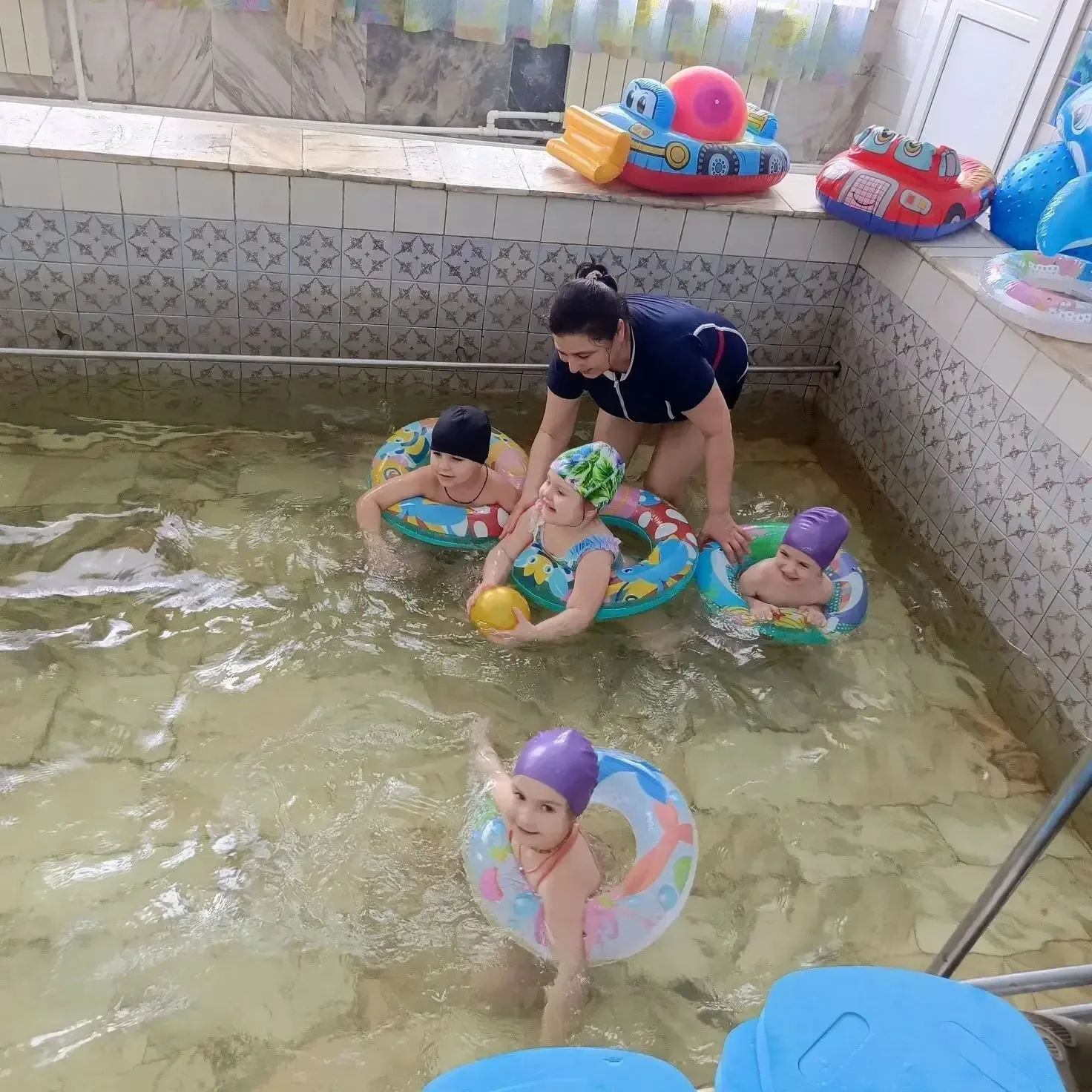 💦 ✨ Бассейн — территория улыбок и здоровья для наших дошколят! ✨💦   👶  Малыши учатся плавать — увере