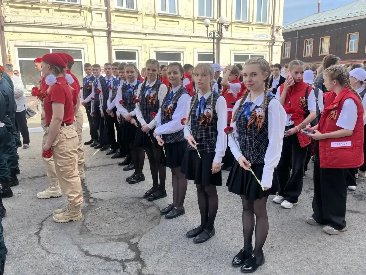 День Победы не забыть, Будем помнить, будем чтить. Это родина моя, Не гордиться ей нельзя. Подвиги р