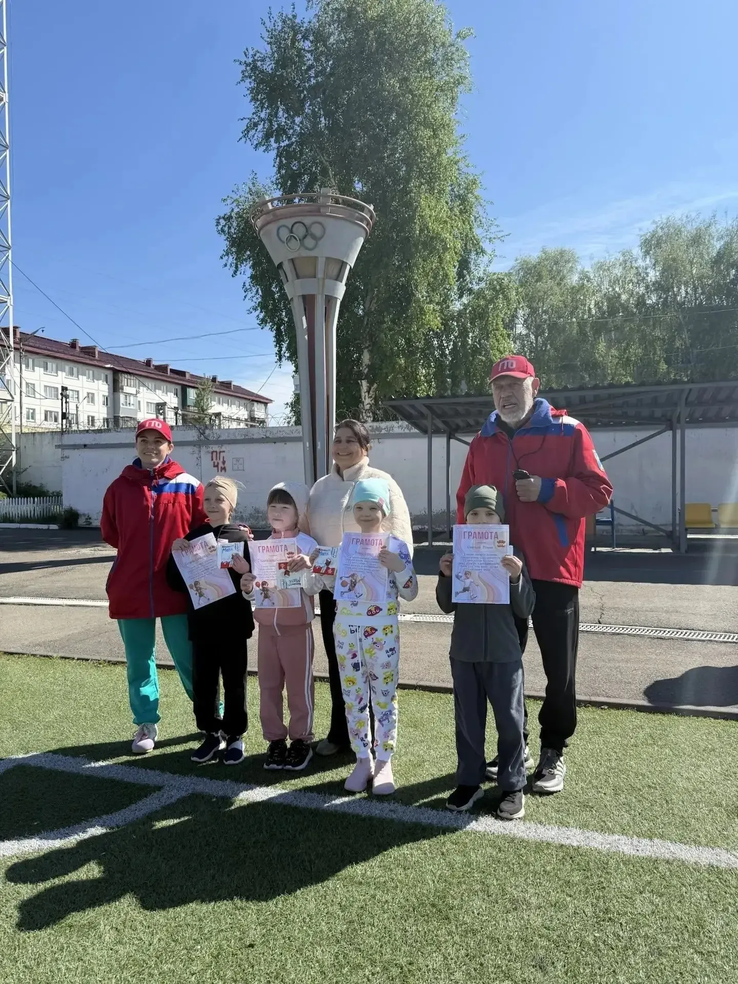 🏃‍♂️🏃‍♀️ Дошкольники на стадионе «Юбилейный» — и это не просто прогулка!  Сегодня наши малыши сдавал