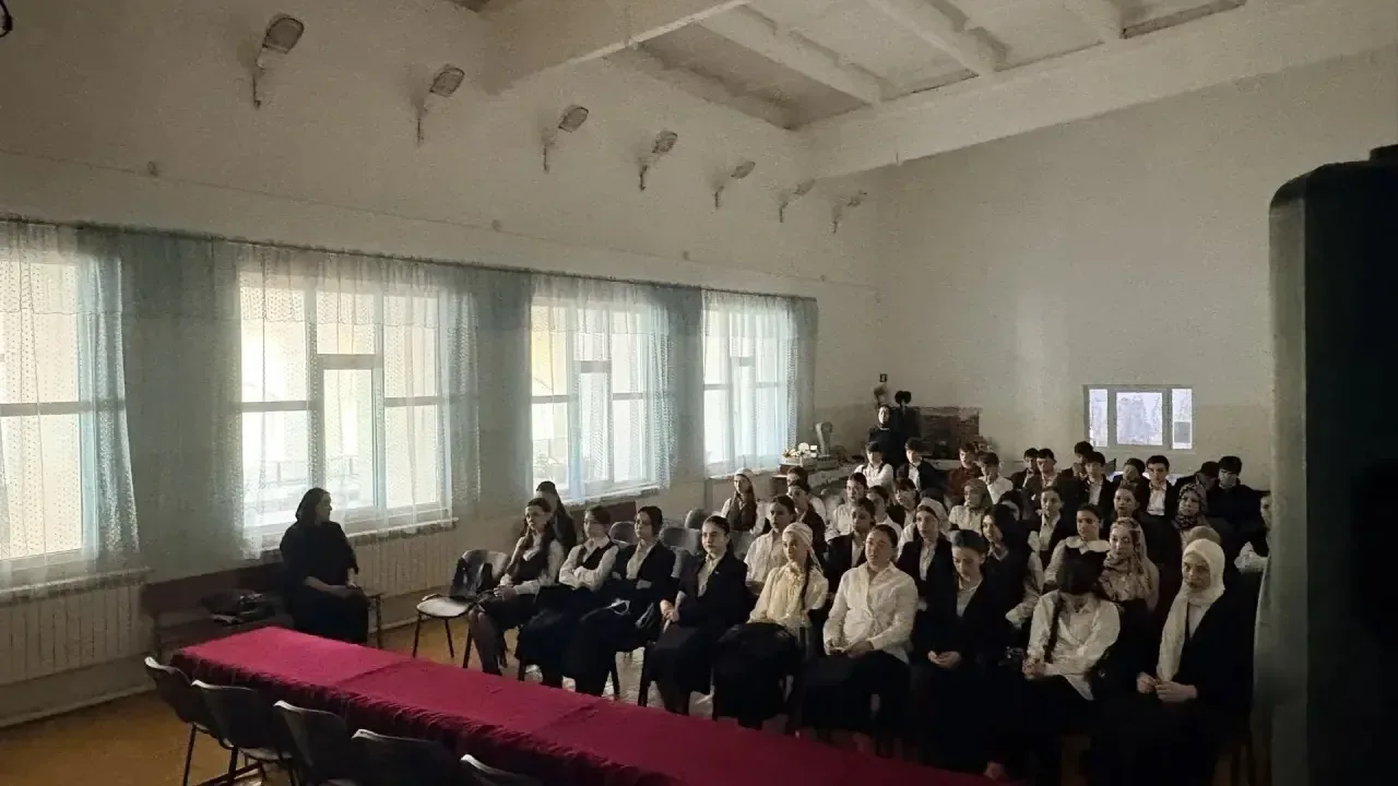 📢 В школе прошёл просмотр видеофильма «Свобода слова в Дагестане»  В рамках мероприятий по противоде
