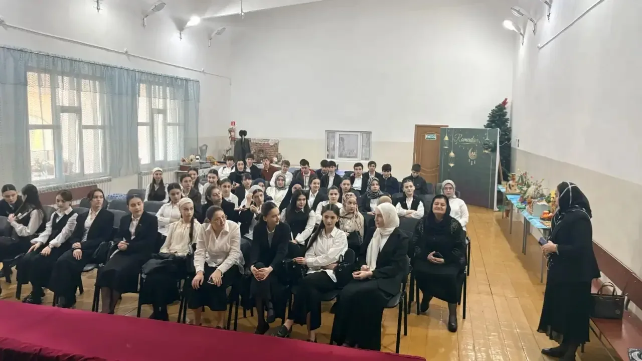 📢 В школе прошёл просмотр видеофильма «Свобода слова в Дагестане»  В рамках мероприятий по противоде