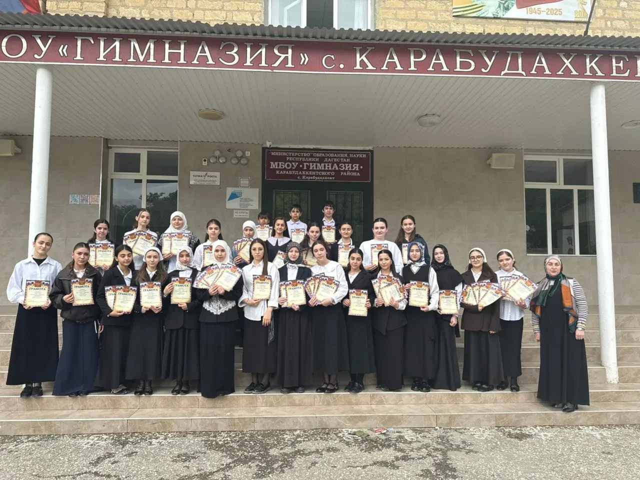 📚 Вот и подходит к концу этот учебный год, а впереди — долгожданные каникулы! Но перед отдыхом мы ус