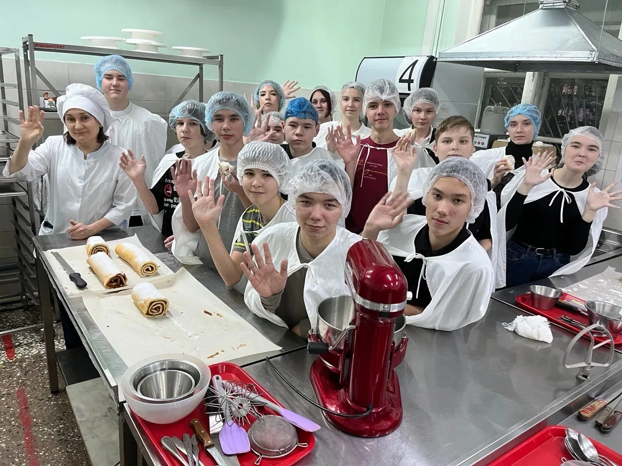 👩‍🍳40 старшеклассников, среди которых есть и ученики нашей школы проходят обучение на площадке МЦПК 