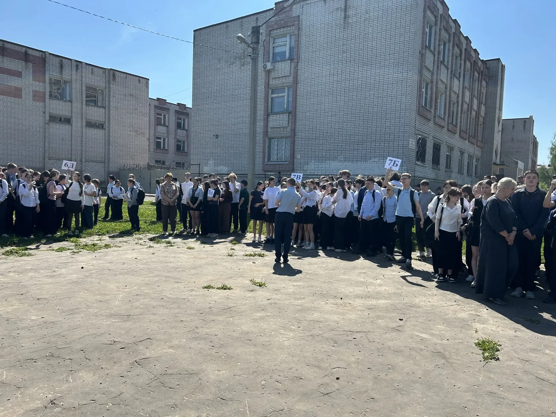 🔥 Сегодня в нашей школе прошла плановая учебная эвакуация. Все ученики и сотрудники школы приняли уч