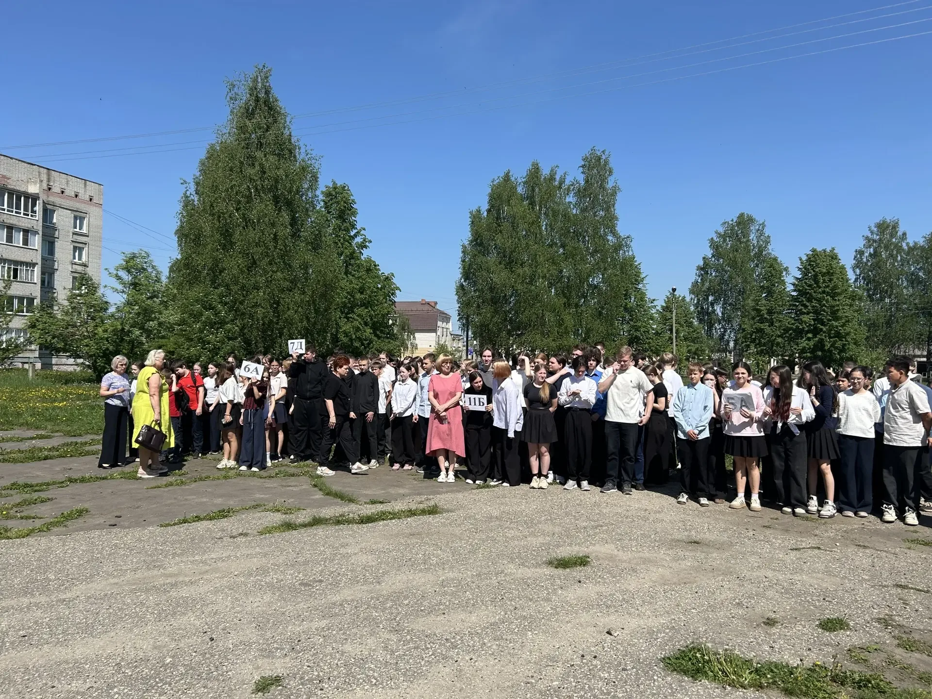 🔥 Сегодня в нашей школе прошла плановая учебная эвакуация. Все ученики и сотрудники школы приняли уч