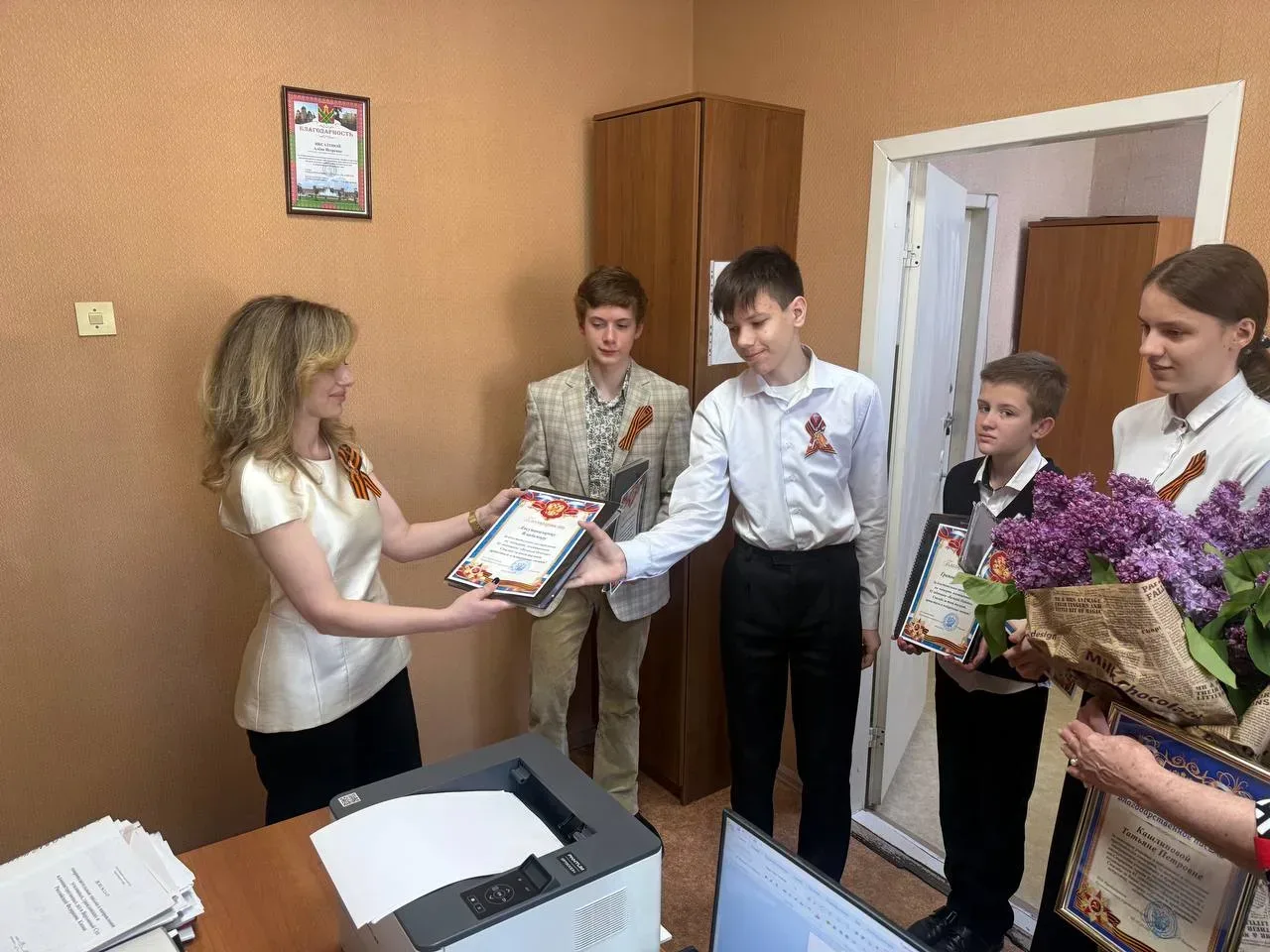 Музыка Победы пришла в суд  Ко дню Победы с праздничным концертом «Песни Победы» перед сотрудниками 