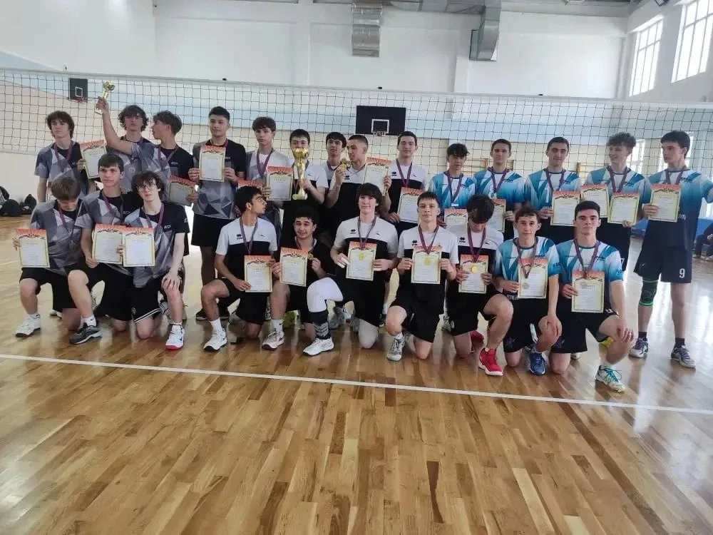 🏆 Чемпионские новости: юношеская сборная по волейболу школы №20 — сильнейшая на Кубани   Впервые в и
