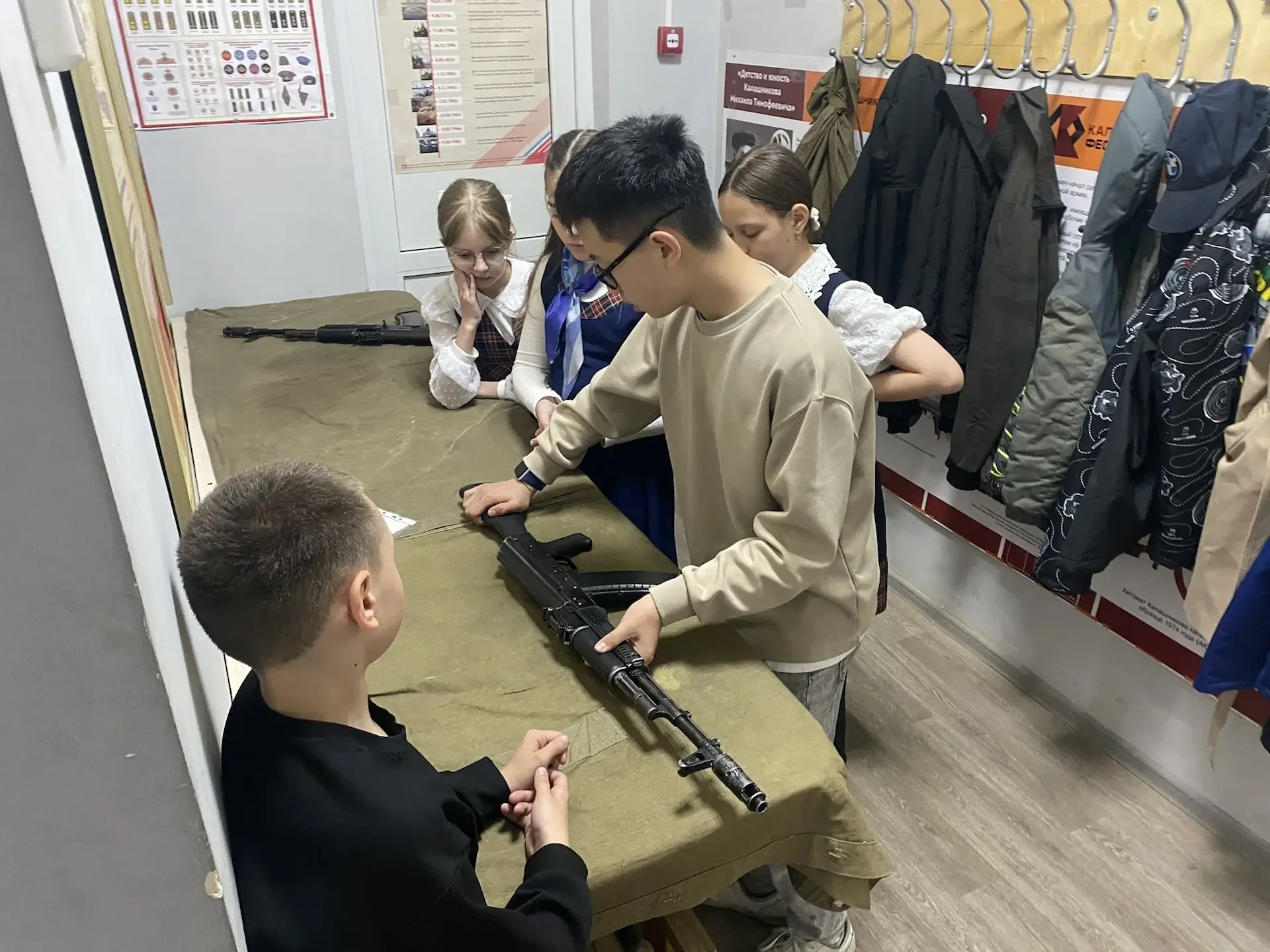 Недавно прошел муниципальный этап третьего сезона военно-патриотической игры «Зарница 2.0». Младшая 