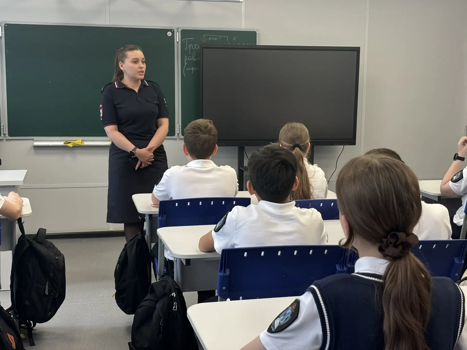 👮‍♀️ Встреча с инспектором ПДН в полицейском классе школы № 101 В нашей школе продолжается активная 