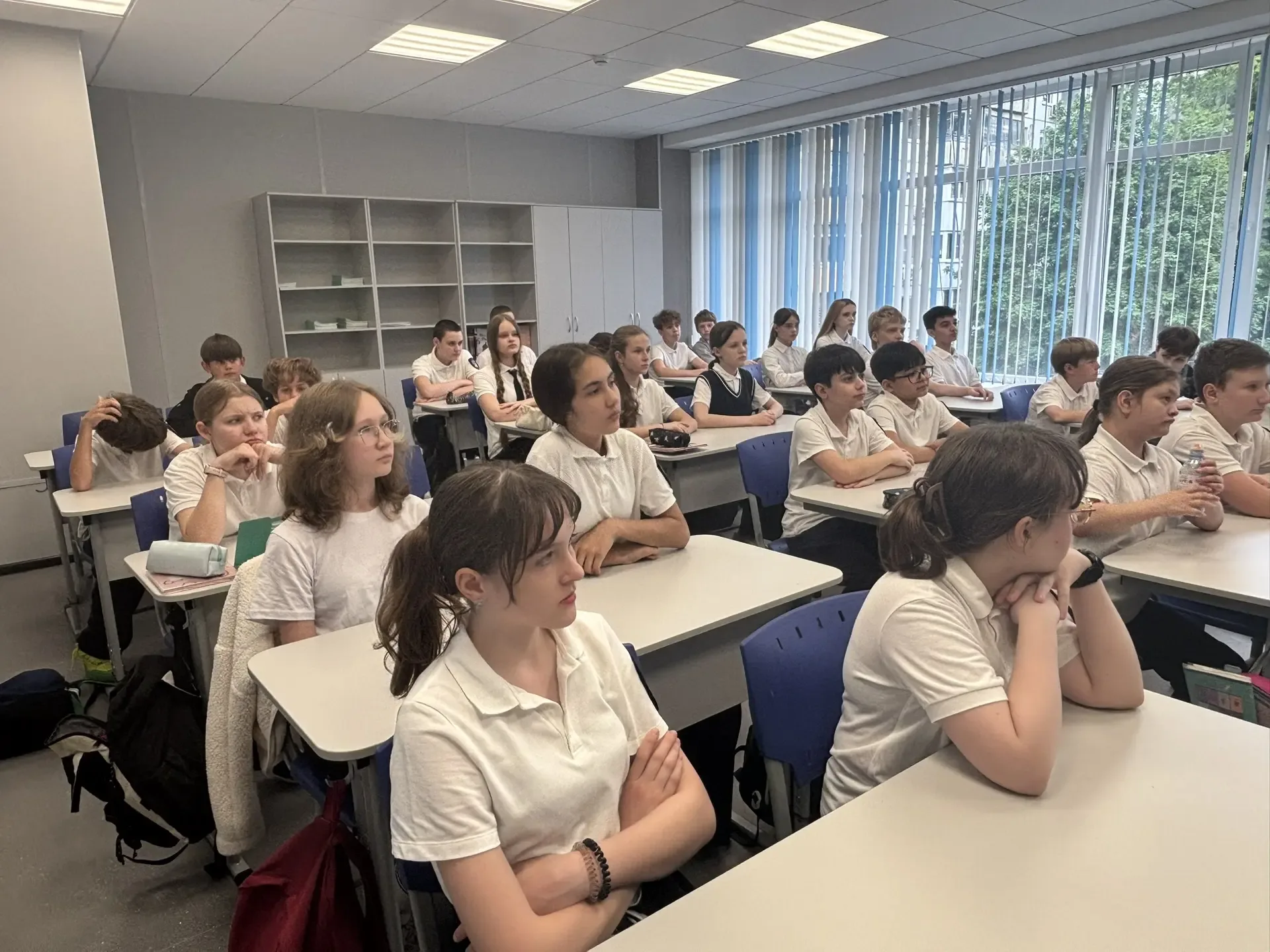 👮‍♀️ Встреча с инспектором ПДН в полицейском классе школы № 101 В нашей школе продолжается активная 
