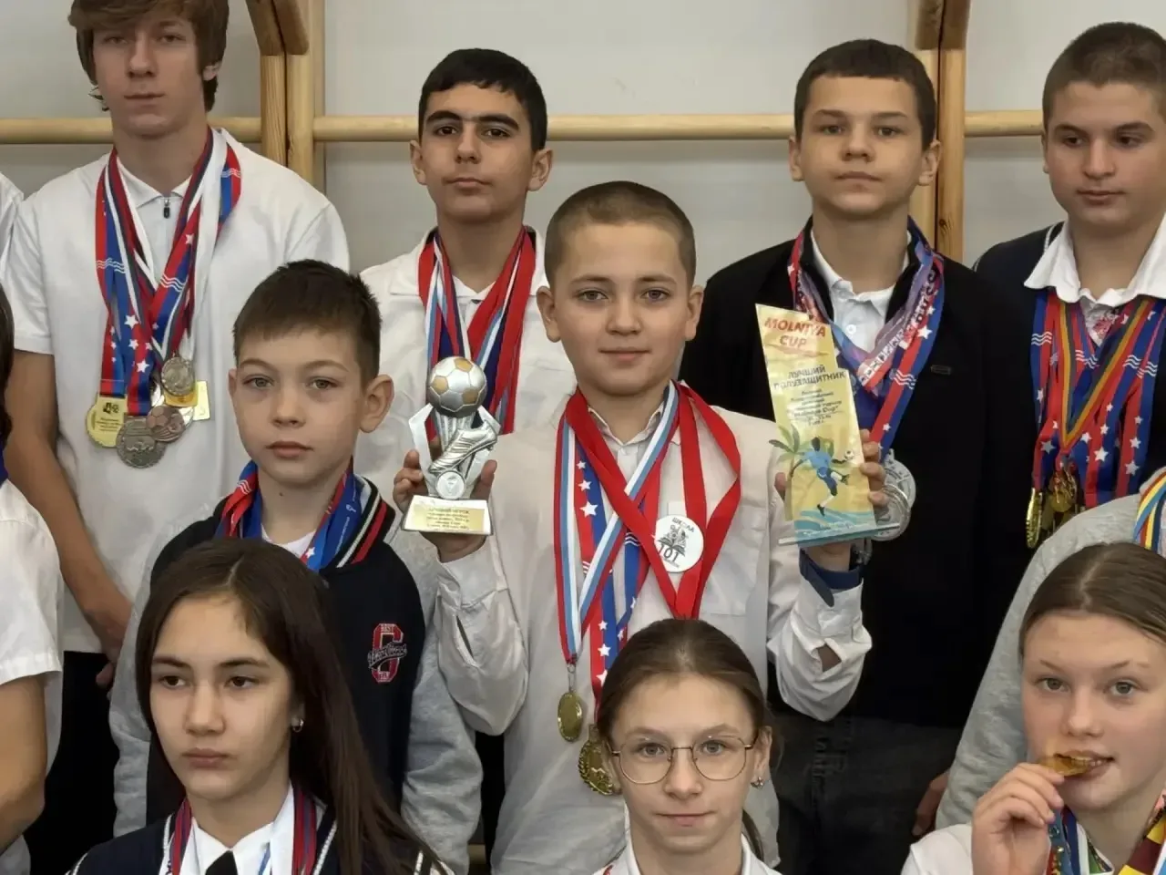 Спортивный дух нашей школы на высоте! 🏐⚽️  Вчера в нашей школе состоялось торжественное открытие рай