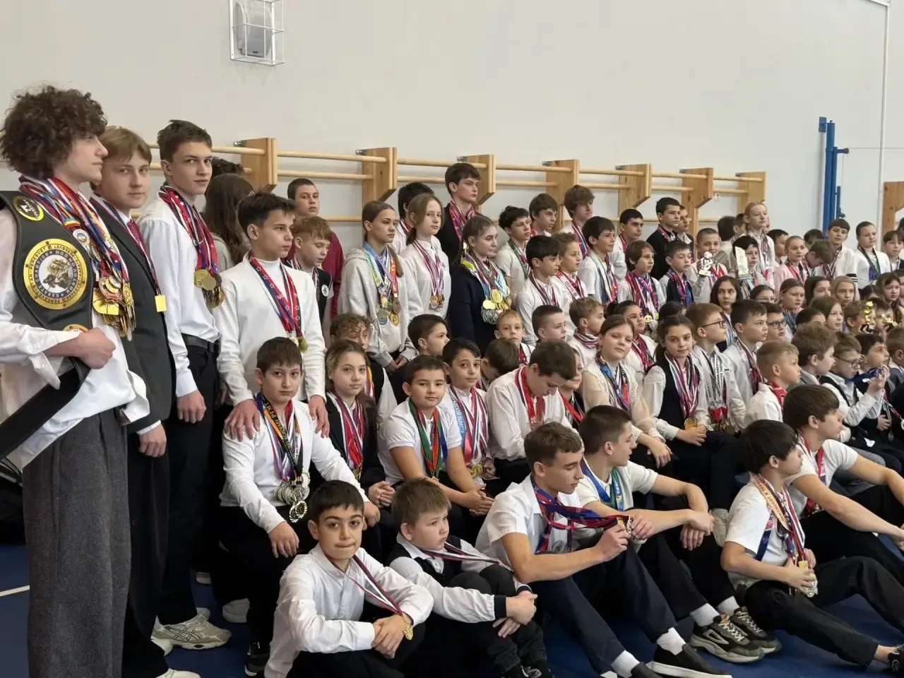 Спортивный дух нашей школы на высоте! 🏐⚽️  Вчера в нашей школе состоялось торжественное открытие рай