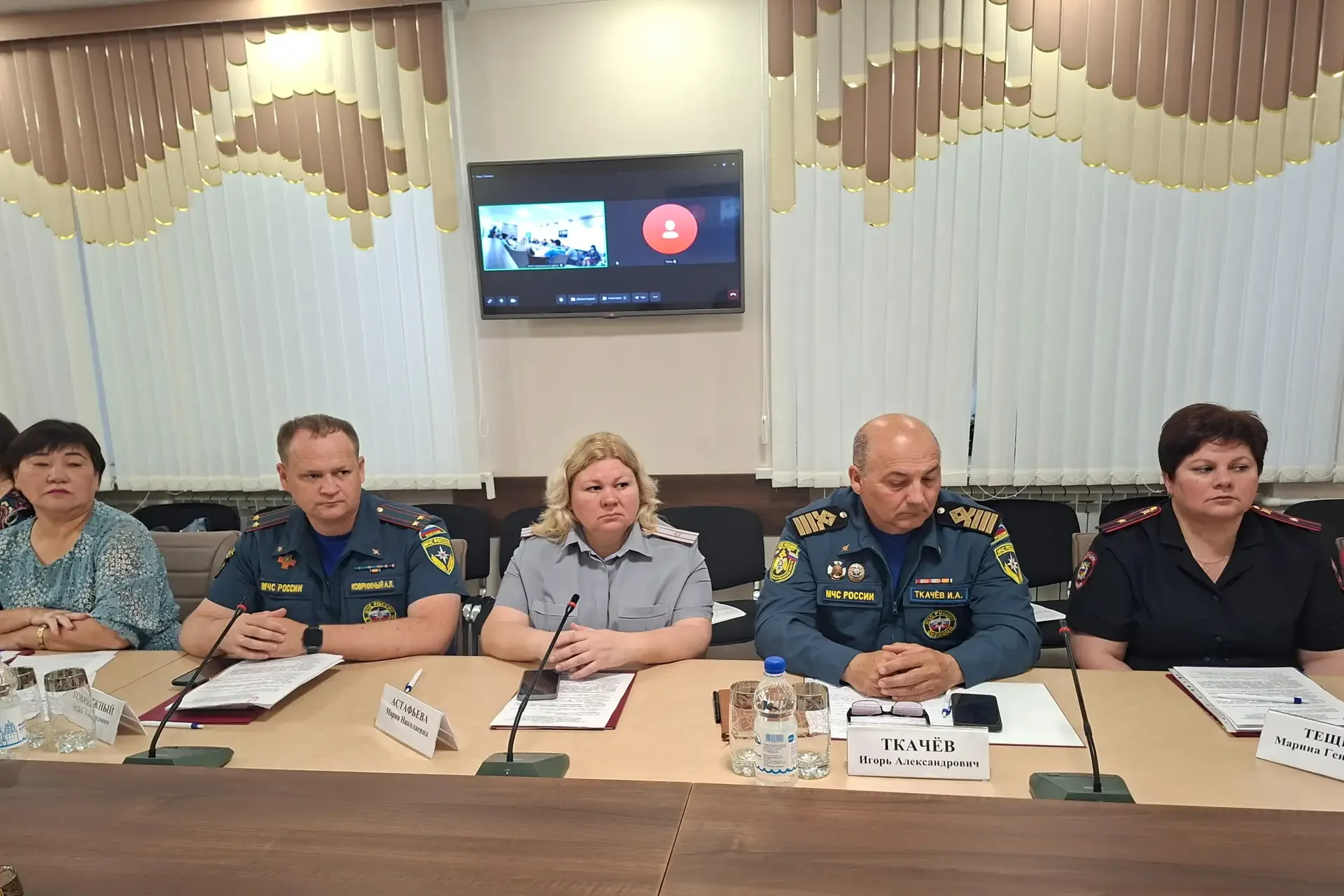 В администрации Икрянинского района состоялось расширенное заседание комиссии по делам несовершеннол