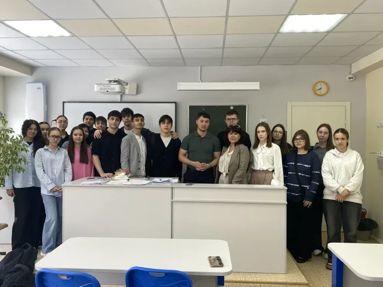 Старшеклассники нашей школы встретились с успешными выпускниками, которые прошли через ЕГЭ и стали в