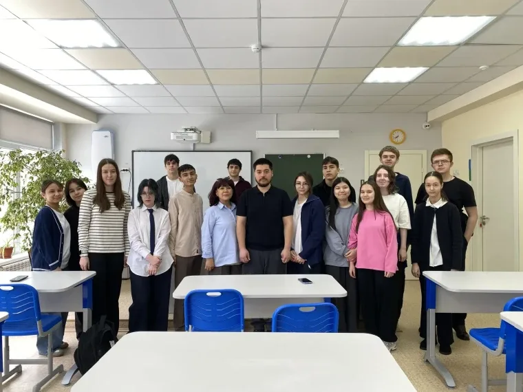 Старшеклассники нашей школы встретились с успешными выпускниками, которые прошли через ЕГЭ и стали в