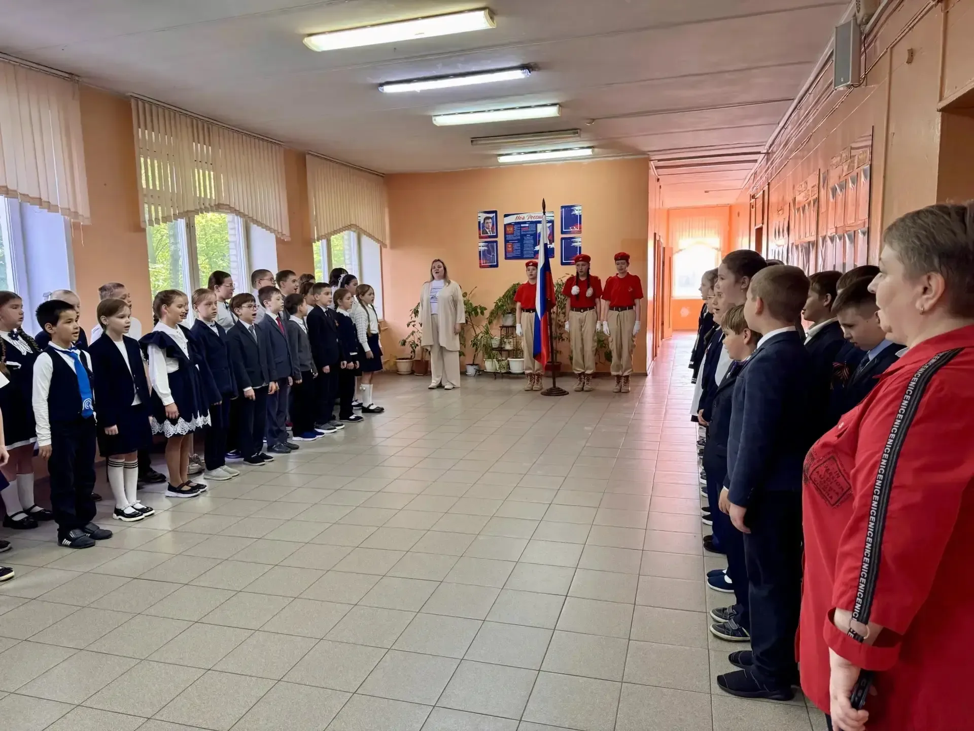 🇷🇺18.05.2026🇷🇺 Утро в гимназии   началось с доброй традиции, объединяющей всех — от первоклассников 