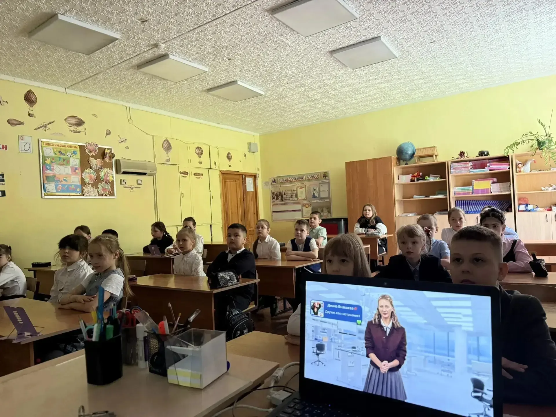 🇷🇺18.05.2026🇷🇺 Утро в гимназии   началось с доброй традиции, объединяющей всех — от первоклассников 