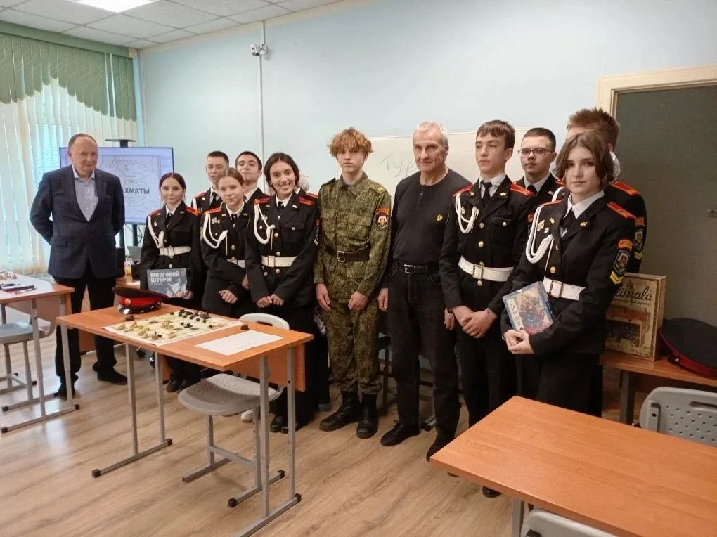 Ко Дню Победы: турнир по «Военным шахматам» в 8К классе  🕊️В преддверии Дня Победы кадеты 8 «К» клас