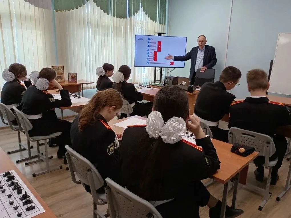 Ко Дню Победы: турнир по «Военным шахматам» в 8К классе  🕊️В преддверии Дня Победы кадеты 8 «К» клас