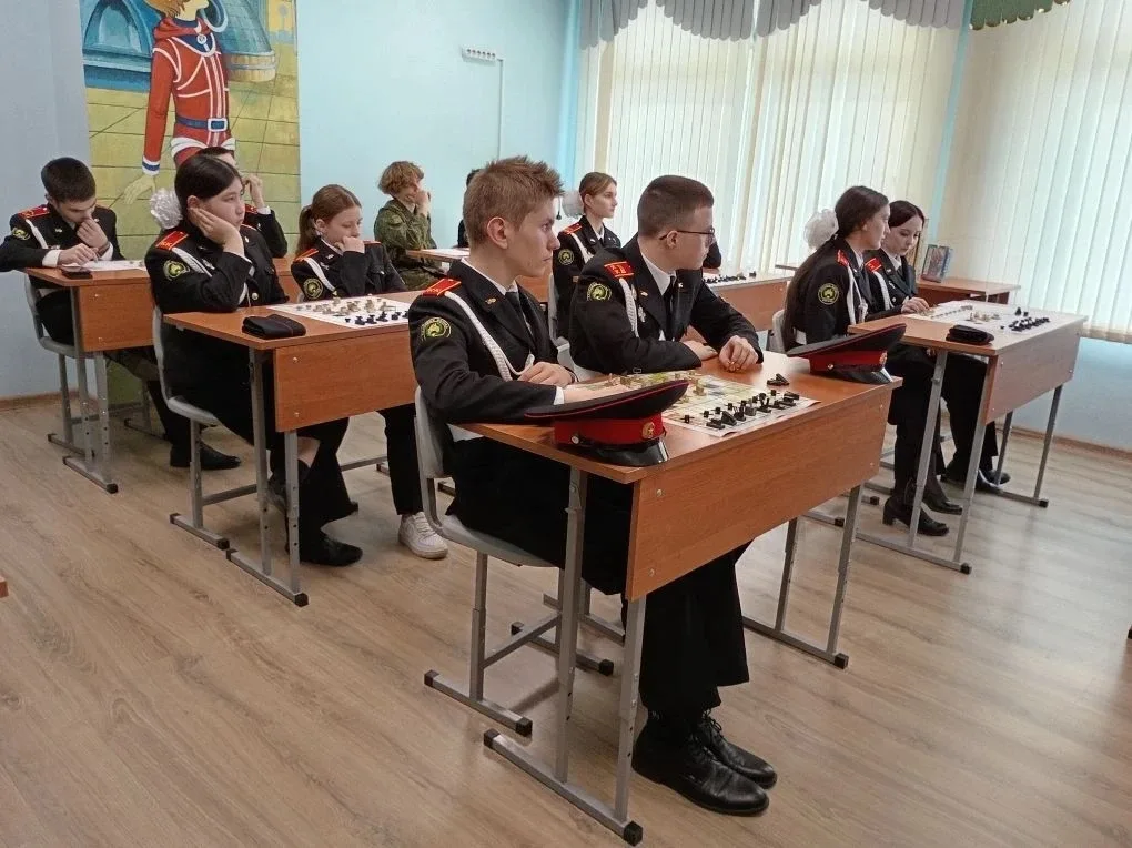 Ко Дню Победы: турнир по «Военным шахматам» в 8К классе  🕊️В преддверии Дня Победы кадеты 8 «К» клас