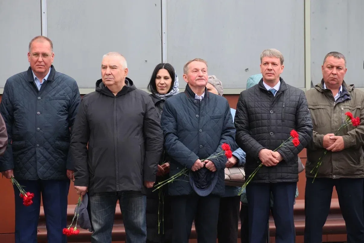 Сегодня на «Анжерском машиностроительном заводе» состоялось открытие мемориальной доски в честь поче