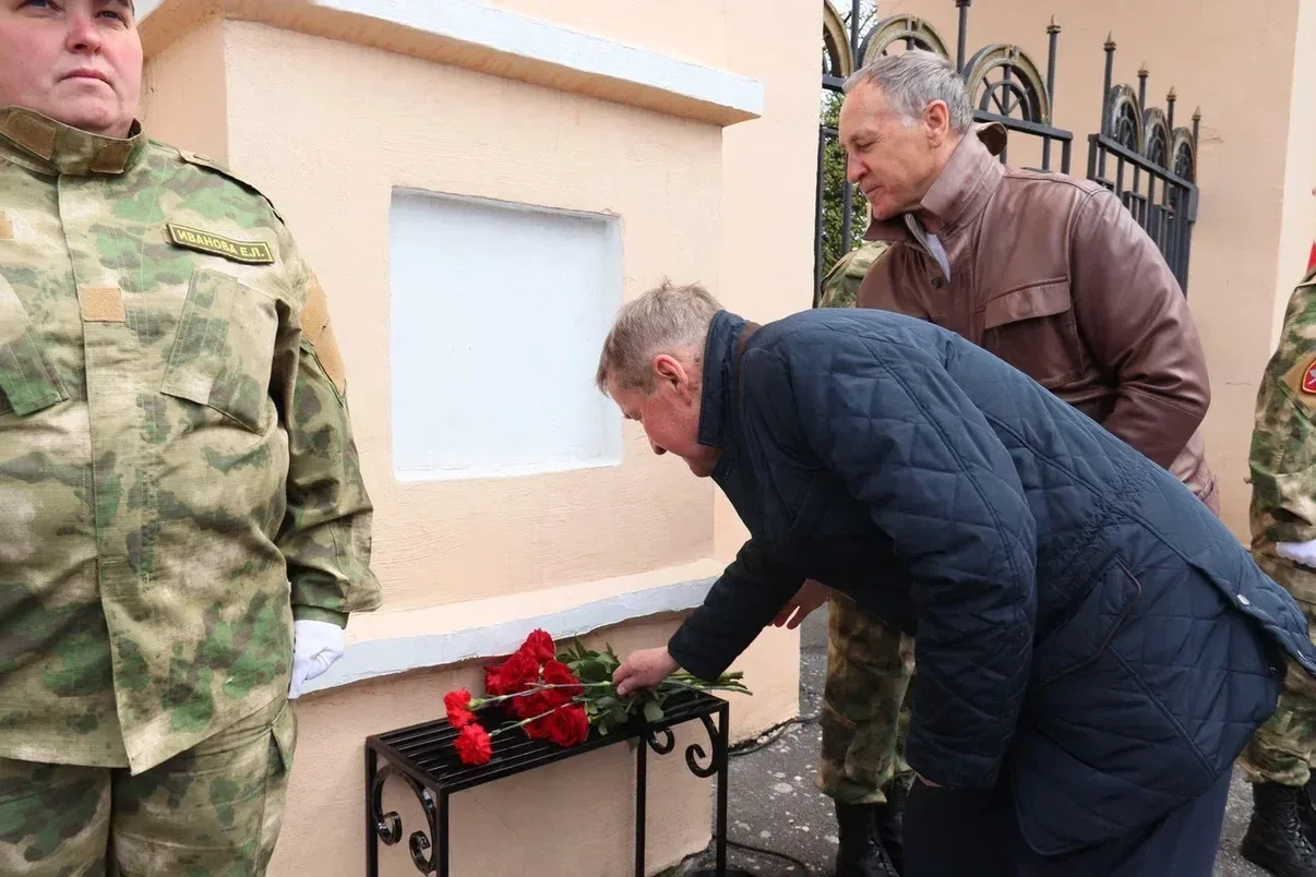 Сегодня на «Анжерском машиностроительном заводе» состоялось открытие мемориальной доски в честь поче