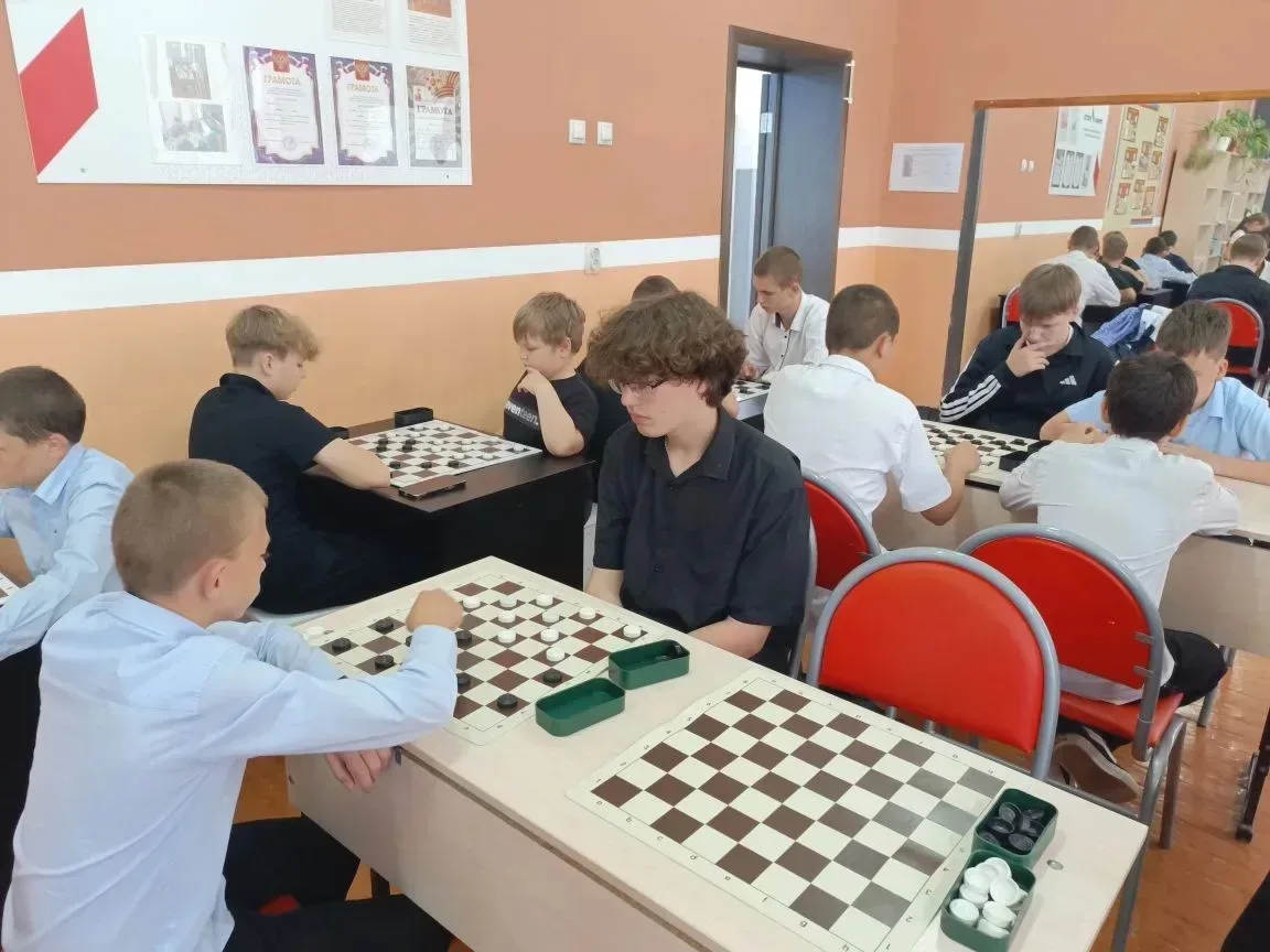 ♟ В дамки! В Старовеличковской прошел школьный турнир по шашкам  В образовательном центре «Точка рос