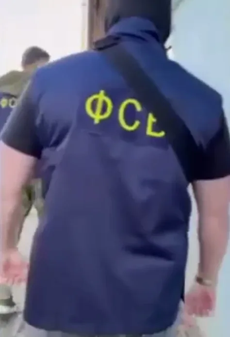 В Калужской области силовики взяли жителя за призывы к терроризму в мессенджере 🚨  По данным региона