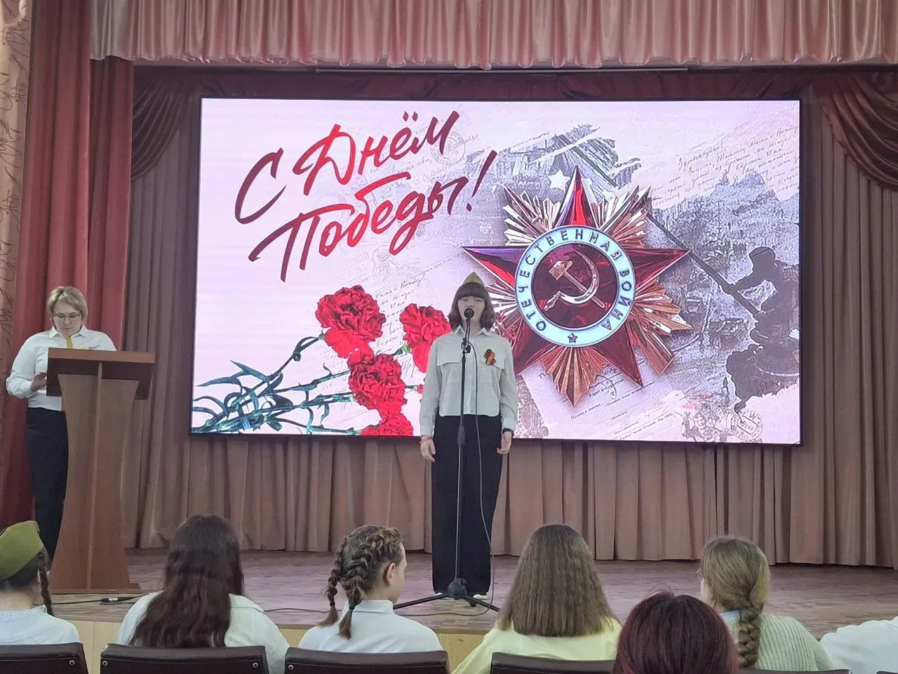 🕊ВЕЛИКИЙ МАЙ🕊 5 мая в старшей школе прошёл традиционный конкурс чтецов, посвящённый 81-годовщине поб