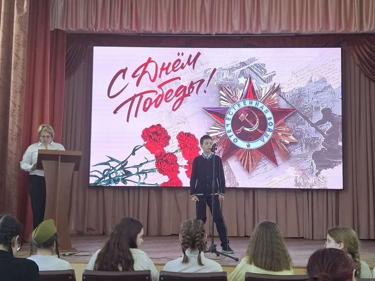 🕊ВЕЛИКИЙ МАЙ🕊 5 мая в старшей школе прошёл традиционный конкурс чтецов, посвящённый 81-годовщине поб