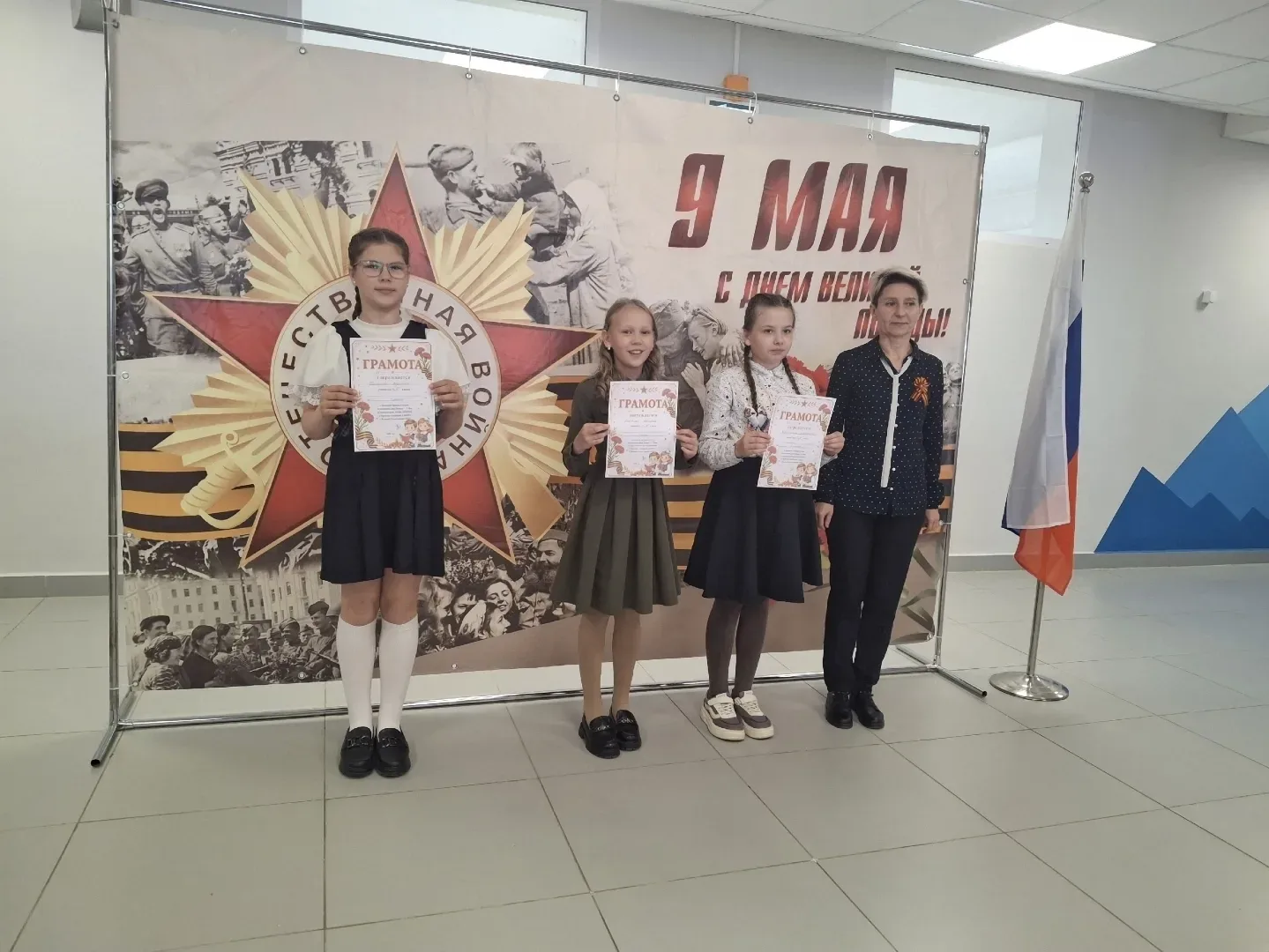 «Строки Победы!» 🥀    Сегодня в начальной школе прошёл конкурс чтецов, посвящённый 81-й годовщине По