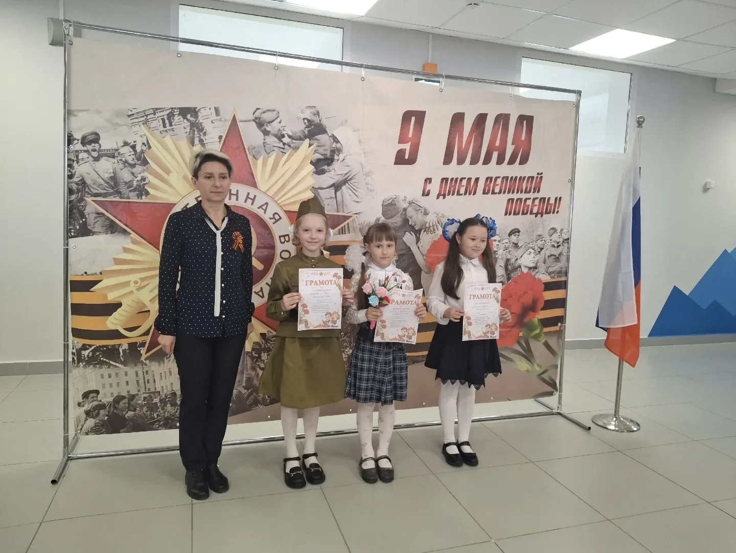 «Строки Победы!» 🥀    Сегодня в начальной школе прошёл конкурс чтецов, посвящённый 81-й годовщине По