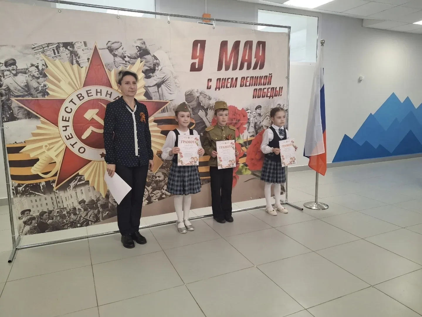 «Строки Победы!» 🥀    Сегодня в начальной школе прошёл конкурс чтецов, посвящённый 81-й годовщине По
