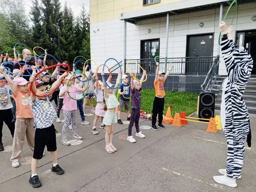 👧🏼Весёлые физкультурные развлечения прошли на наших дошкольных площадках!  🏃🏻‍♀️‍➡️Дети отправились 