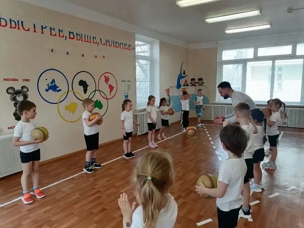 👧🏼Весёлые физкультурные развлечения прошли на наших дошкольных площадках!  🏃🏻‍♀️‍➡️Дети отправились 