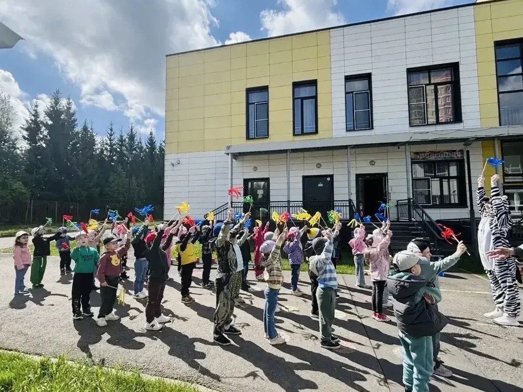 👧🏼Весёлые физкультурные развлечения прошли на наших дошкольных площадках!  🏃🏻‍♀️‍➡️Дети отправились 
