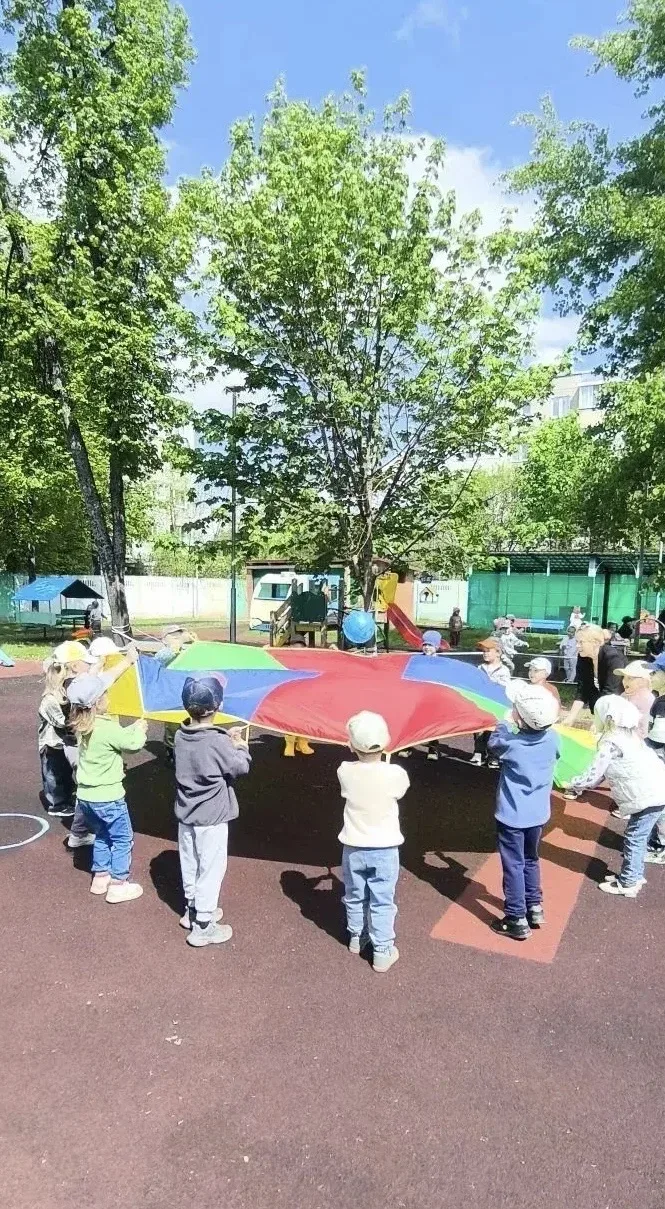 👧🏼Весёлые физкультурные развлечения прошли на наших дошкольных площадках!  🏃🏻‍♀️‍➡️Дети отправились 