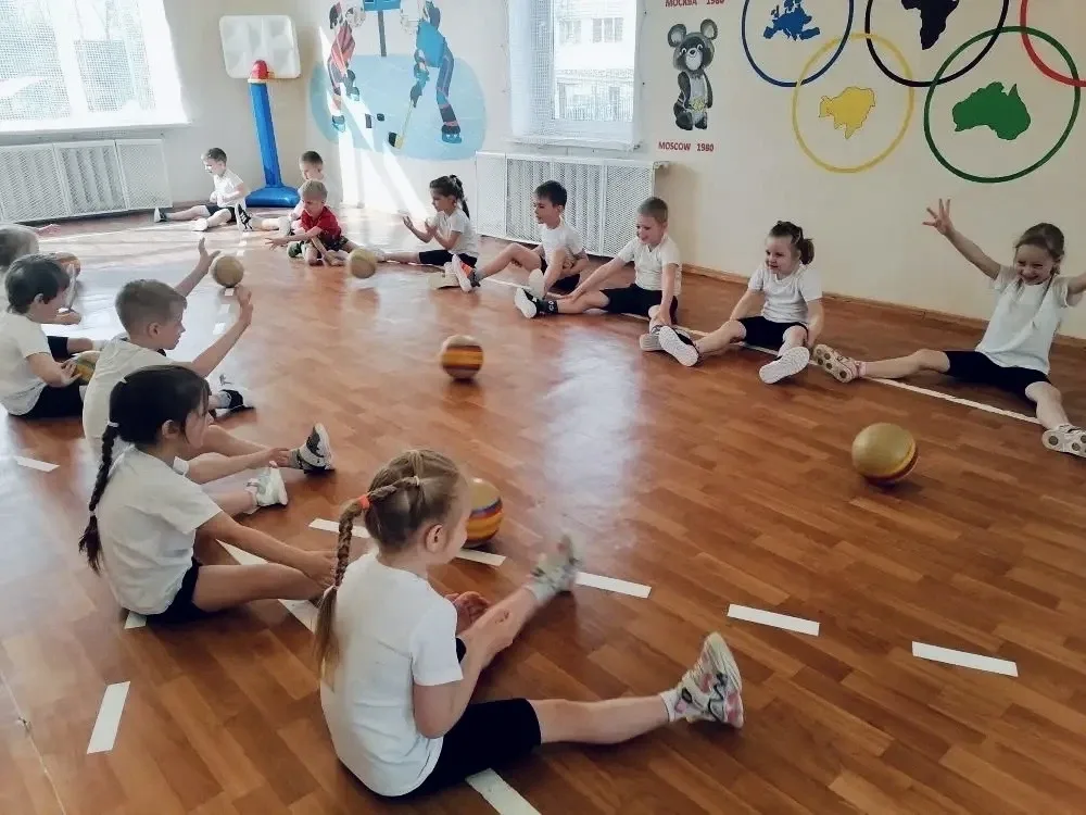 👧🏼Весёлые физкультурные развлечения прошли на наших дошкольных площадках!  🏃🏻‍♀️‍➡️Дети отправились 