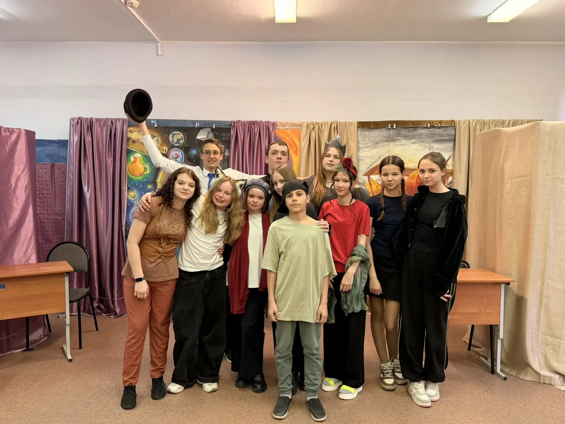 СПЕКТАКЛЬ ОТ ТЕАТРАЛЬНОЙ СТУДИИ «АЛИСА»  🎭В нашей школе активно развиваются театральные студии — про