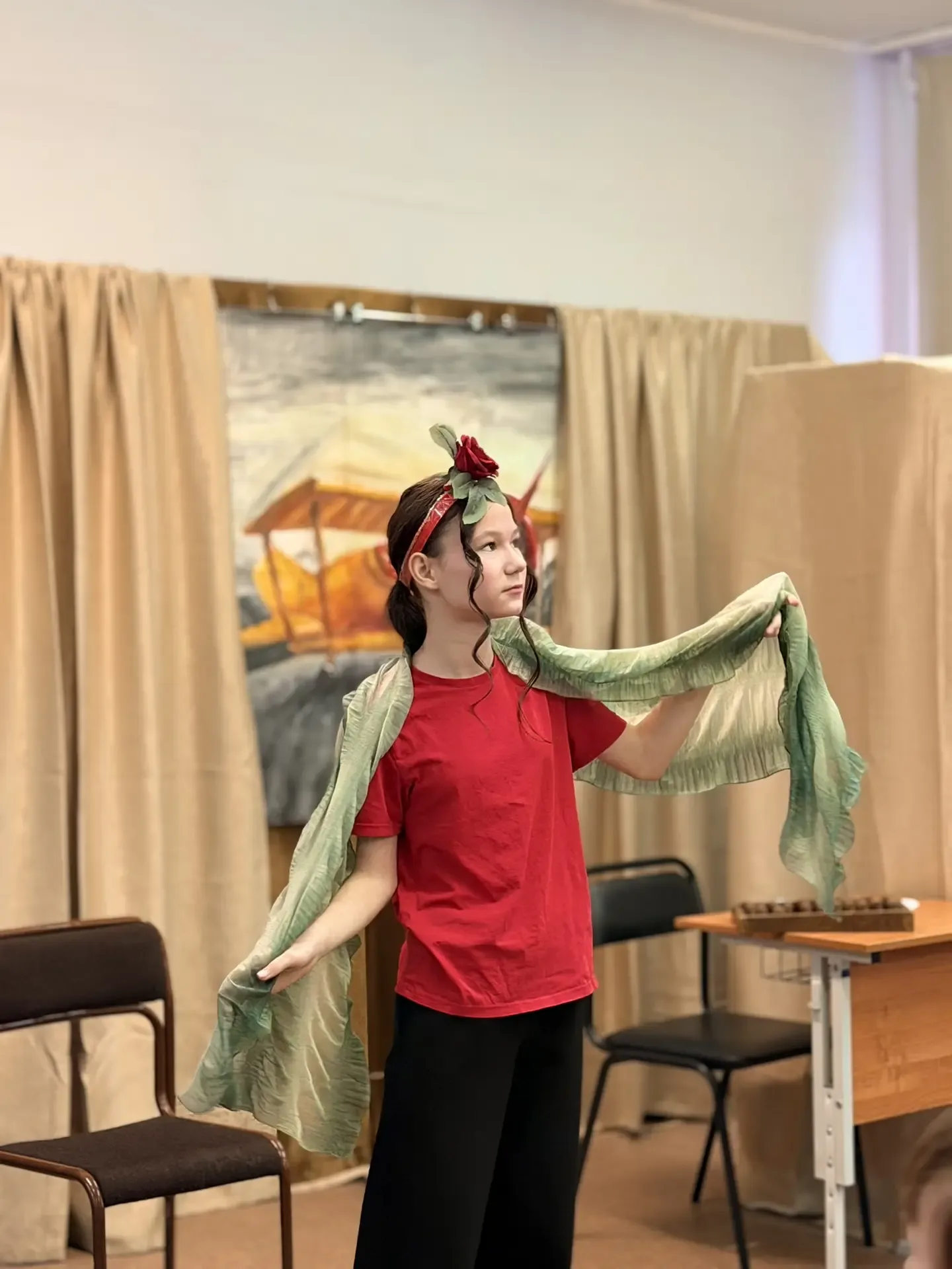 СПЕКТАКЛЬ ОТ ТЕАТРАЛЬНОЙ СТУДИИ «АЛИСА»  🎭В нашей школе активно развиваются театральные студии — про
